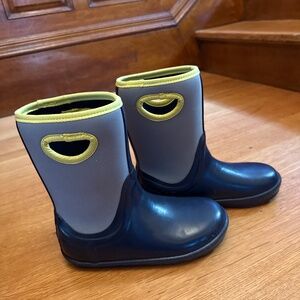 Bogs kids rain boot (youth size 3)